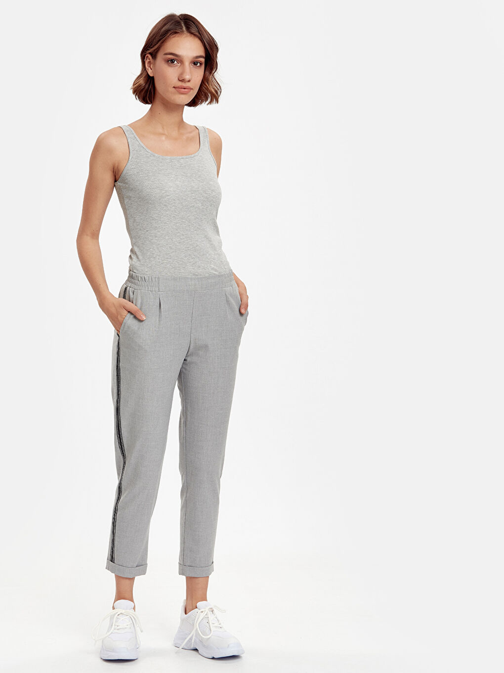 Gri U Yaka Düz Askılı Pamuklu Kadın Atlet-2