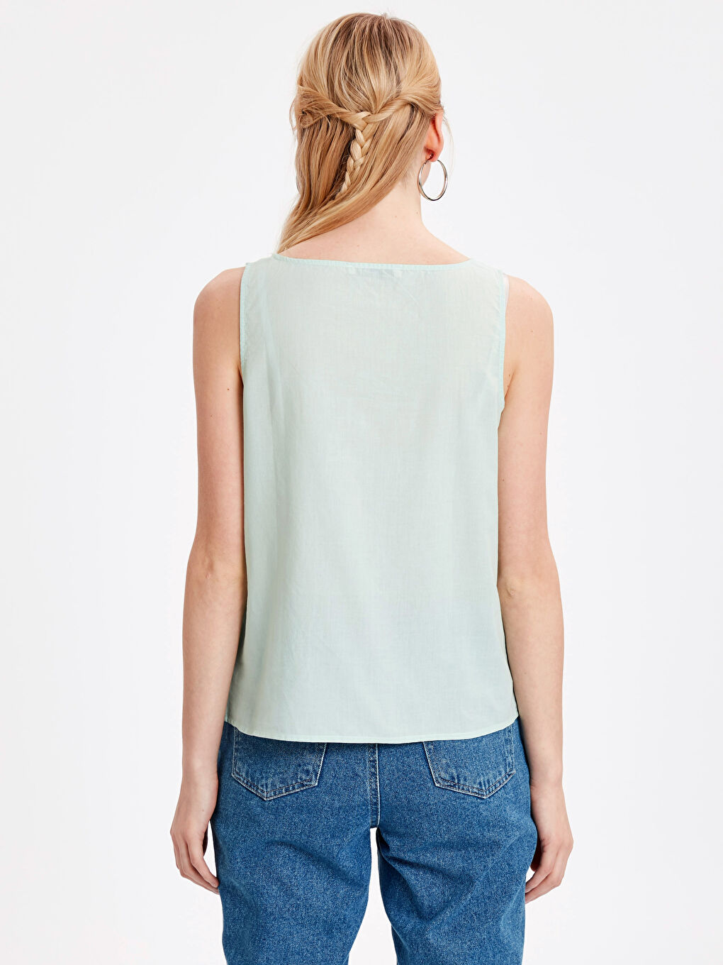 بلوزة نساء منقوشة بعنق V وبحمالات-1