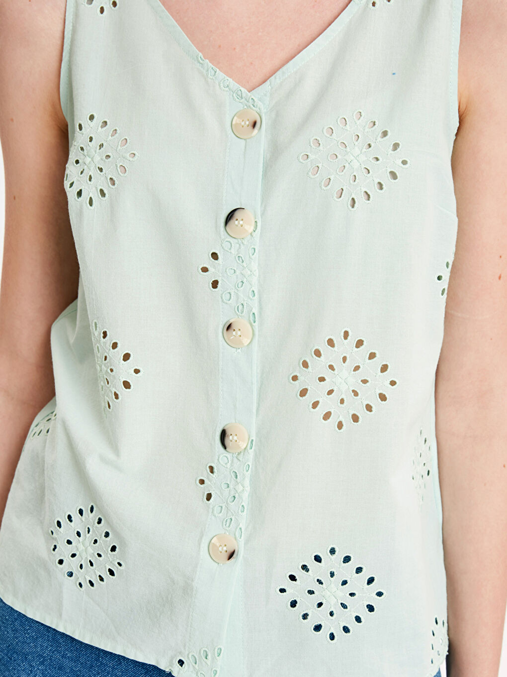 بلوزة نساء منقوشة بعنق V وبحمالات-3