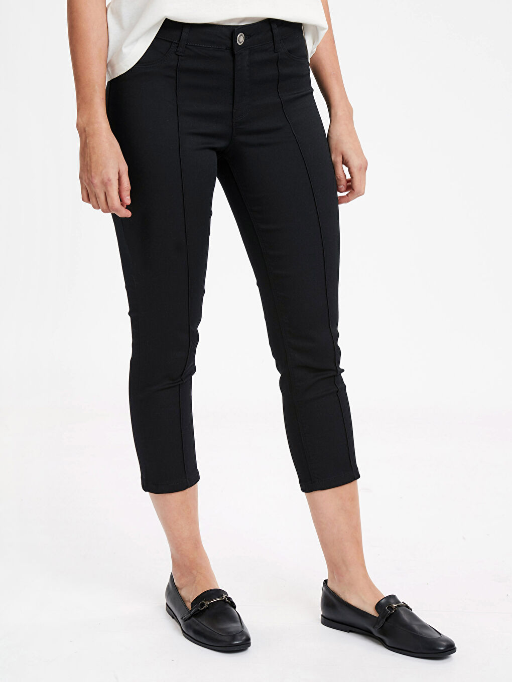 بنطلون كابري اسود نساء-1