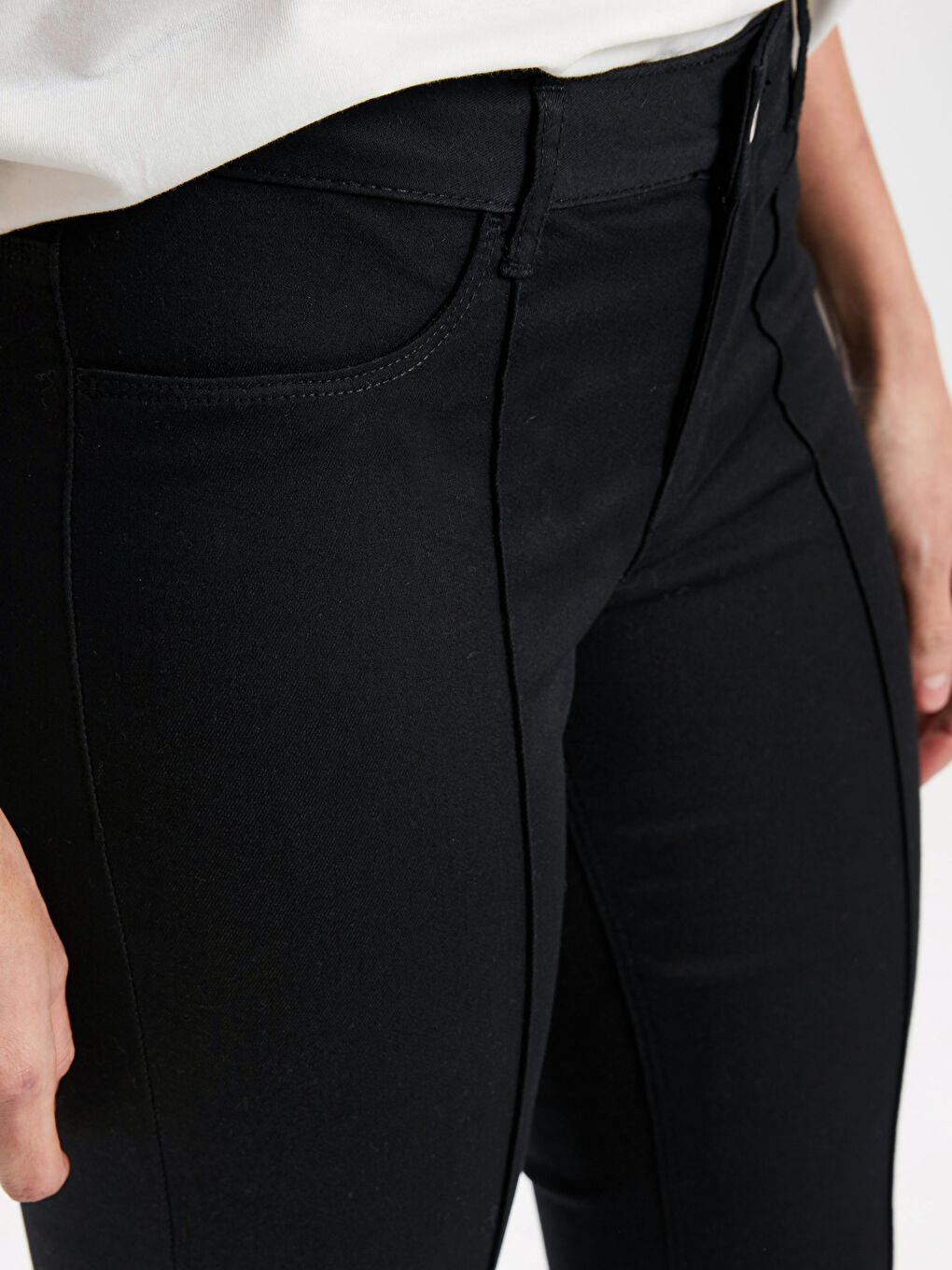 بنطلون كابري اسود نساء-3