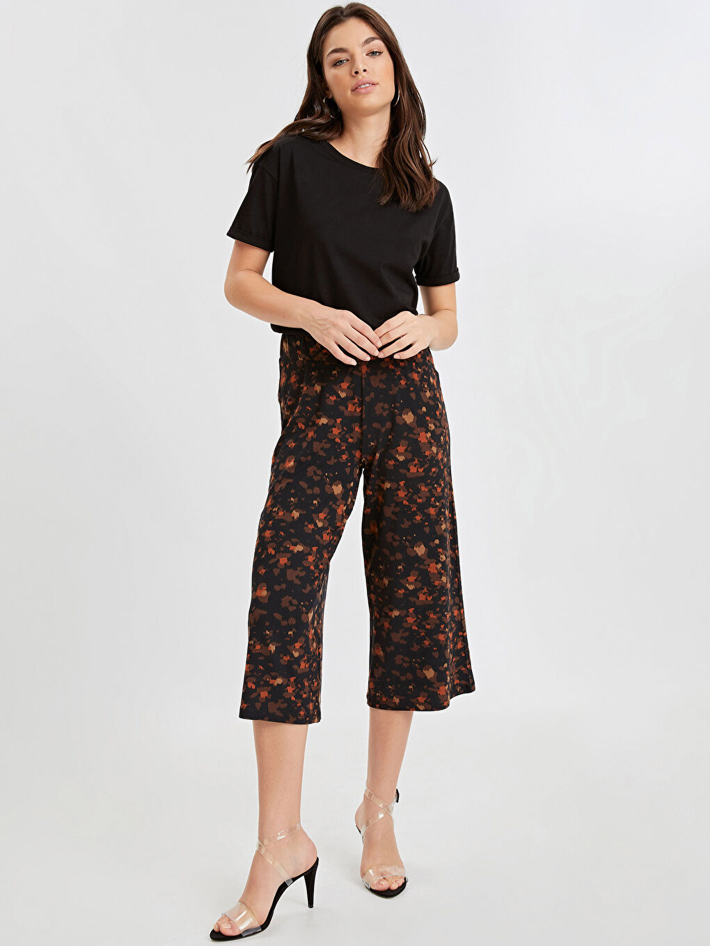 بنطلون كابري اسود نساء-1