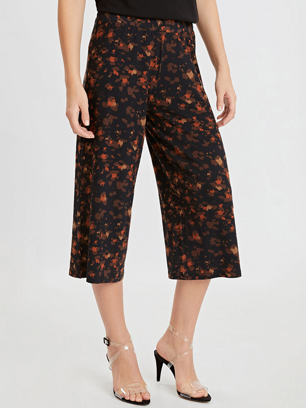 بنطلون كابري اسود نساء-2