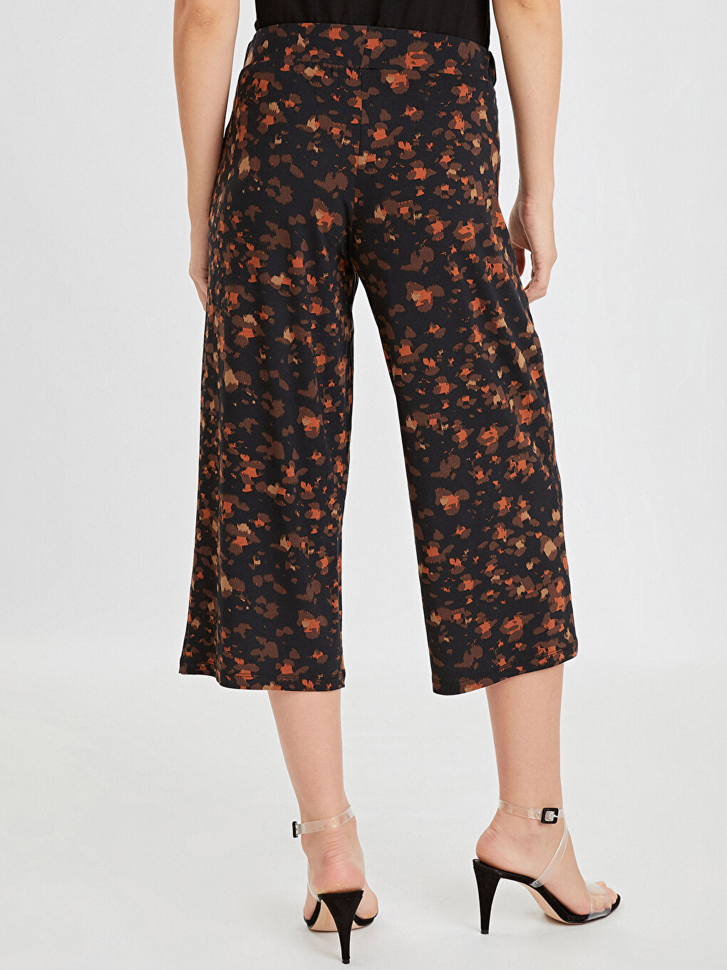 بنطلون كابري اسود نساء-3