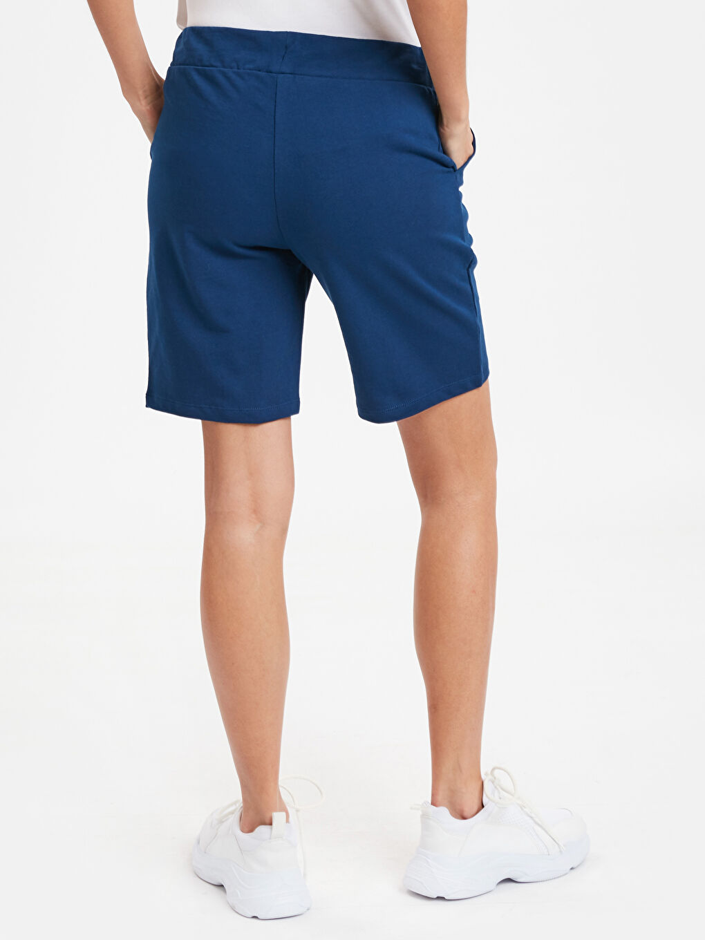 Lacivert Beli Lastikli Cep Detaylı Pamuklu Kadın Bermuda Şort-2