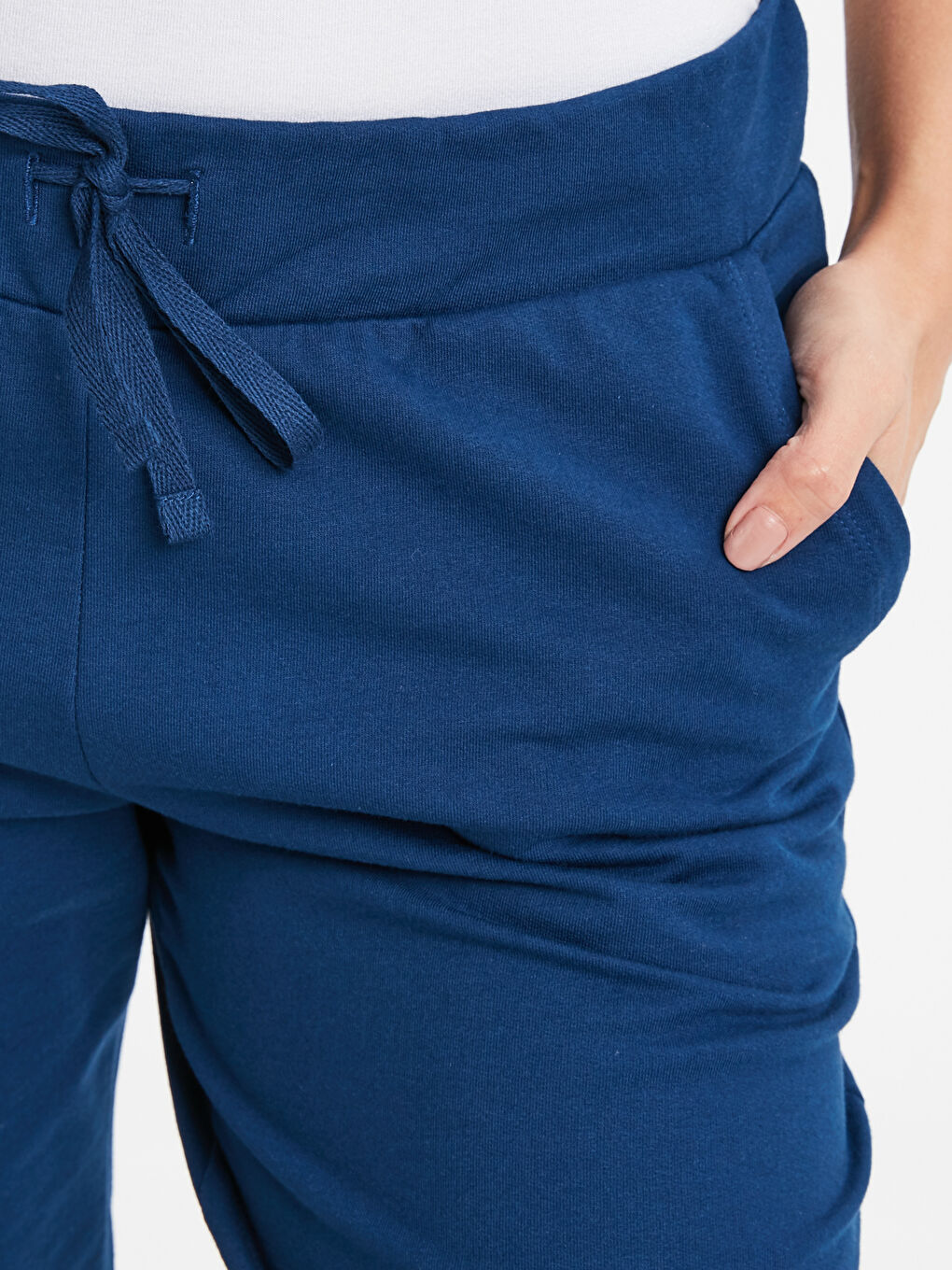 Lacivert Beli Lastikli Cep Detaylı Pamuklu Kadın Bermuda Şort-3