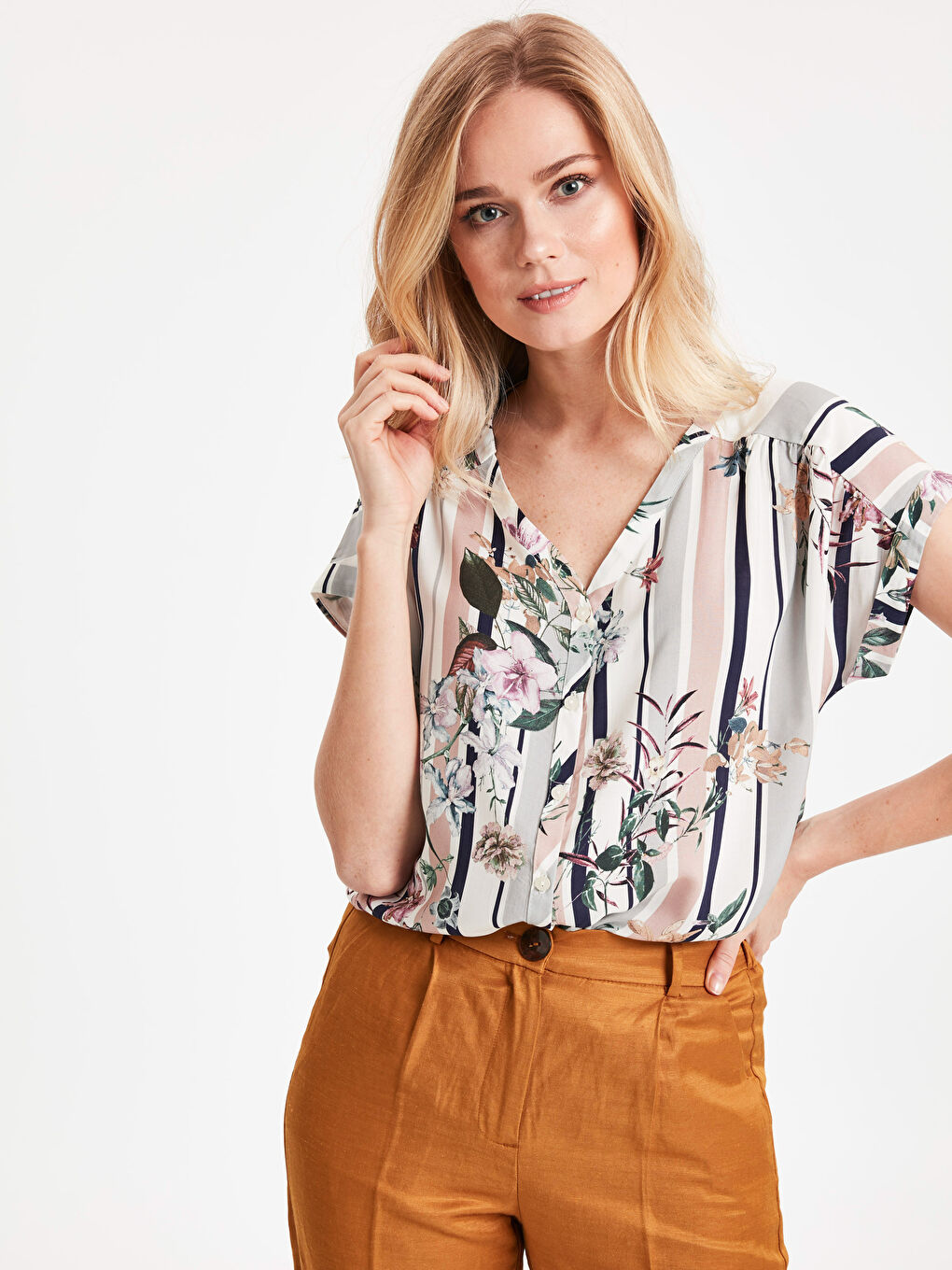 Chemise Pour Femmes Coupe Standard À Manches Courtes