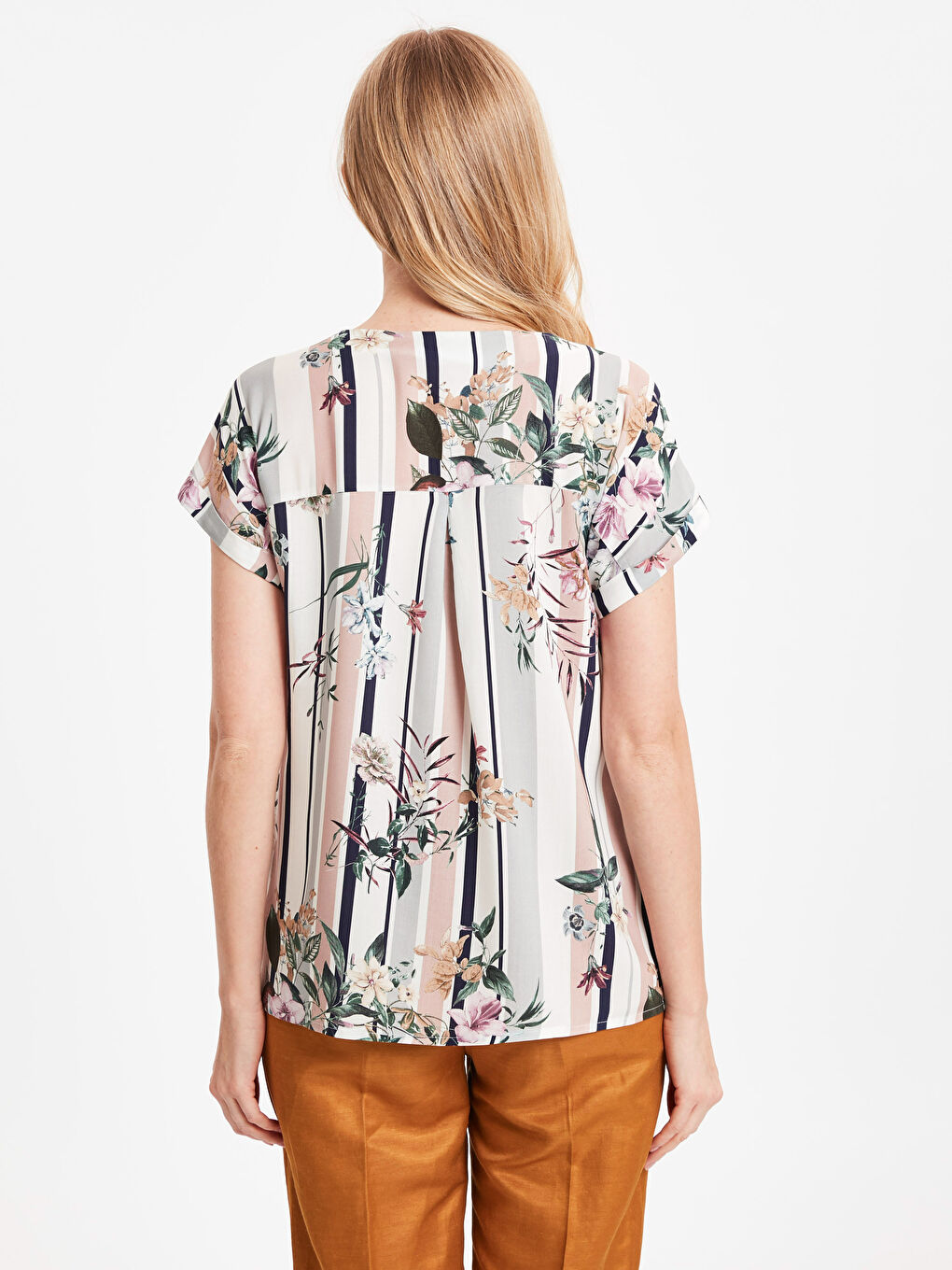 Chemise Pour Femmes Coupe Standard À Manches Courtes-1