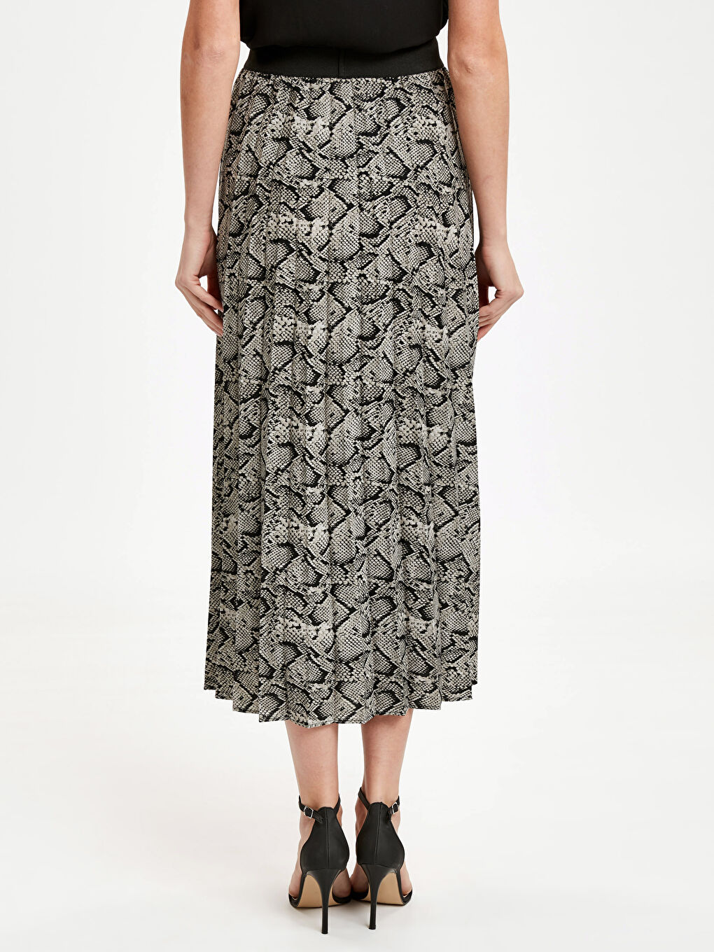 CRNA Suknja  Žena-2