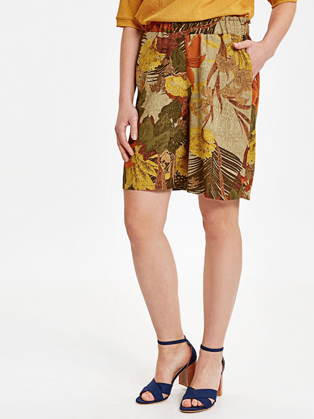 Short en viscose à motifs avec taille élastique-1