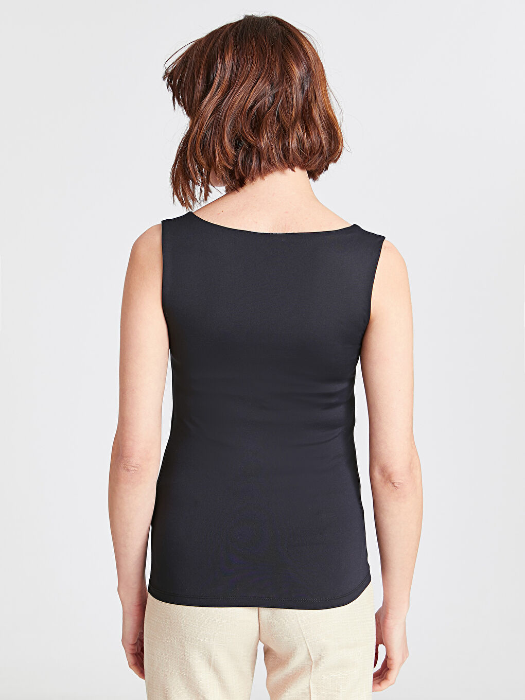 Siyah U Yaka Askılı Penye Kadın Atlet-2