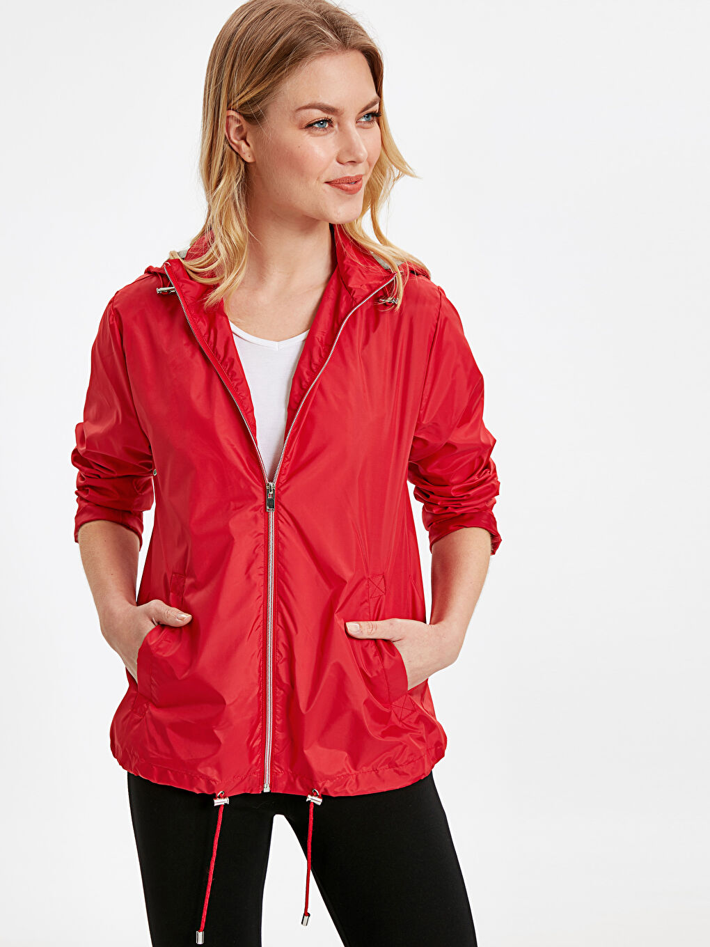 Kırmızı Yağmurluk