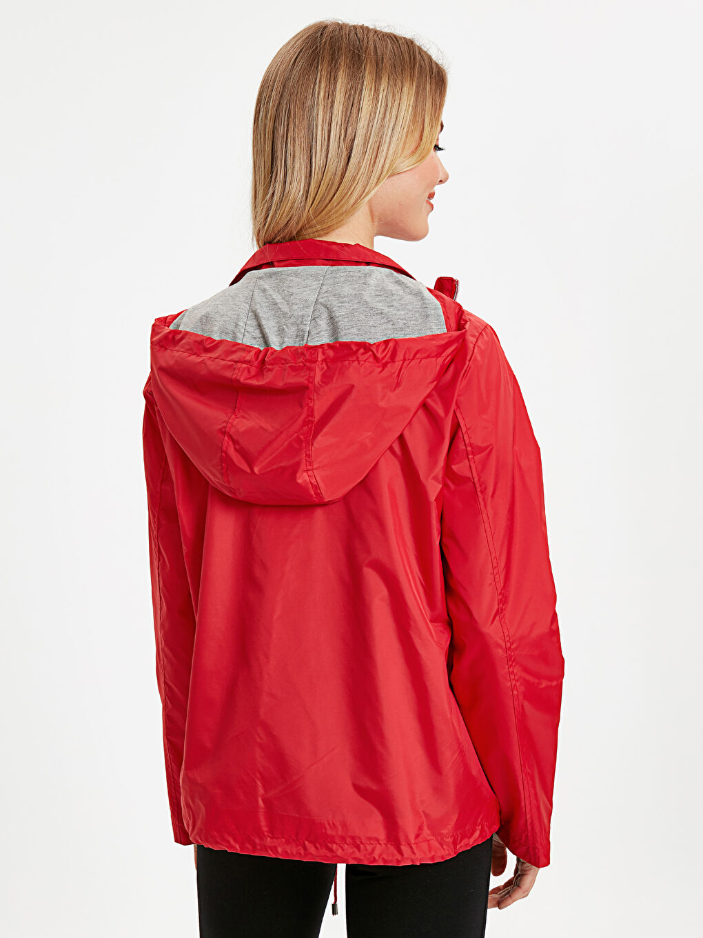 Kırmızı Yağmurluk-2