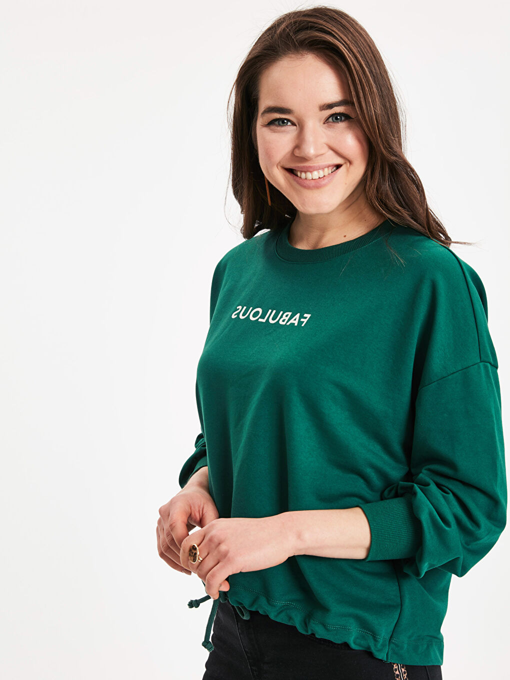 قميص رياضي اخضر نساء