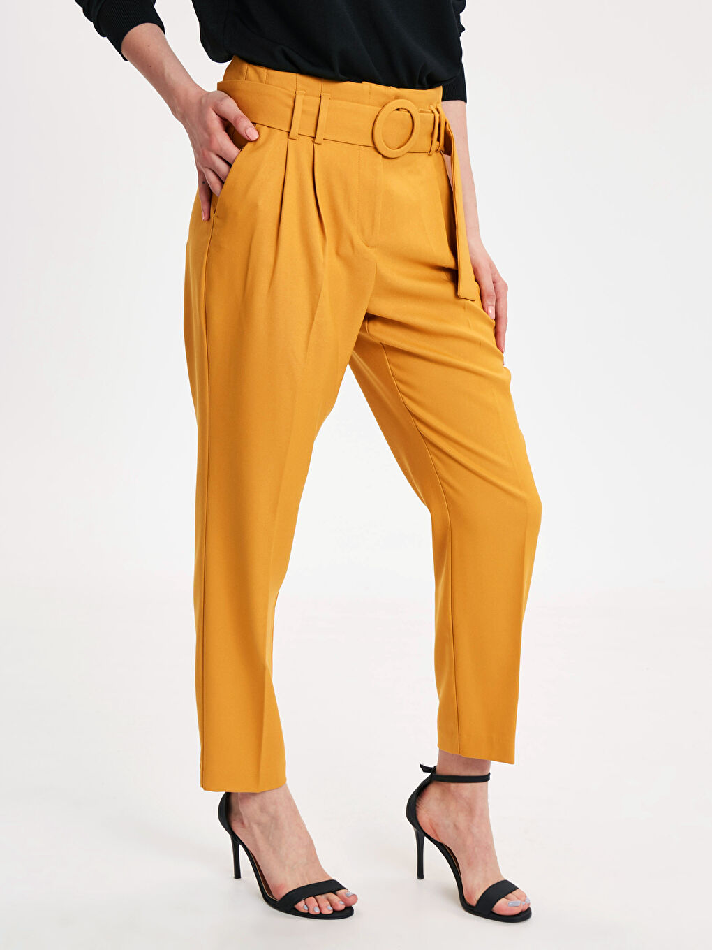 پانتۆڵ زه‌رد ژن-1