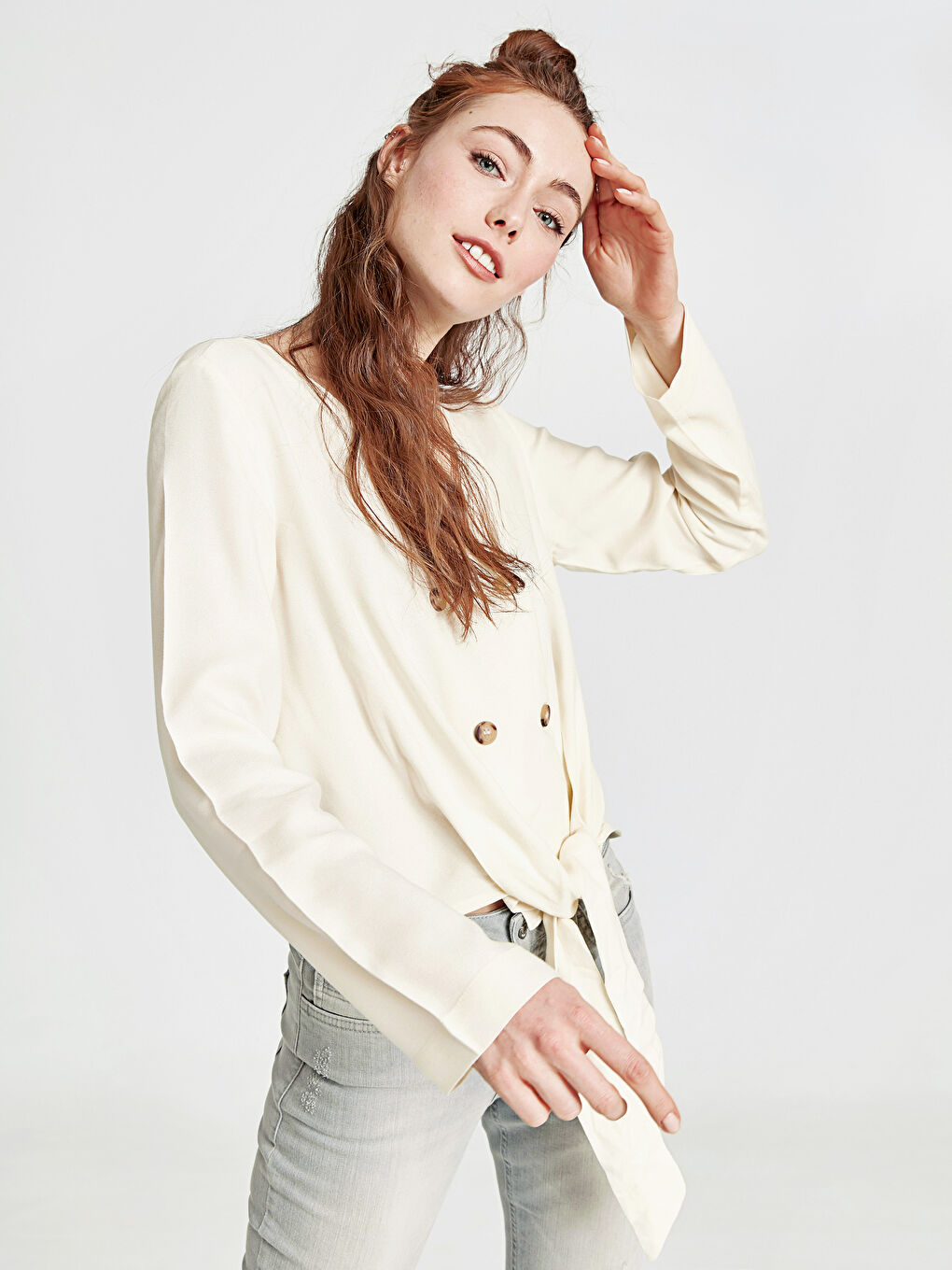 Ekru V Yaka Standart Fit Uzun Kollu Kadın Bluz-2