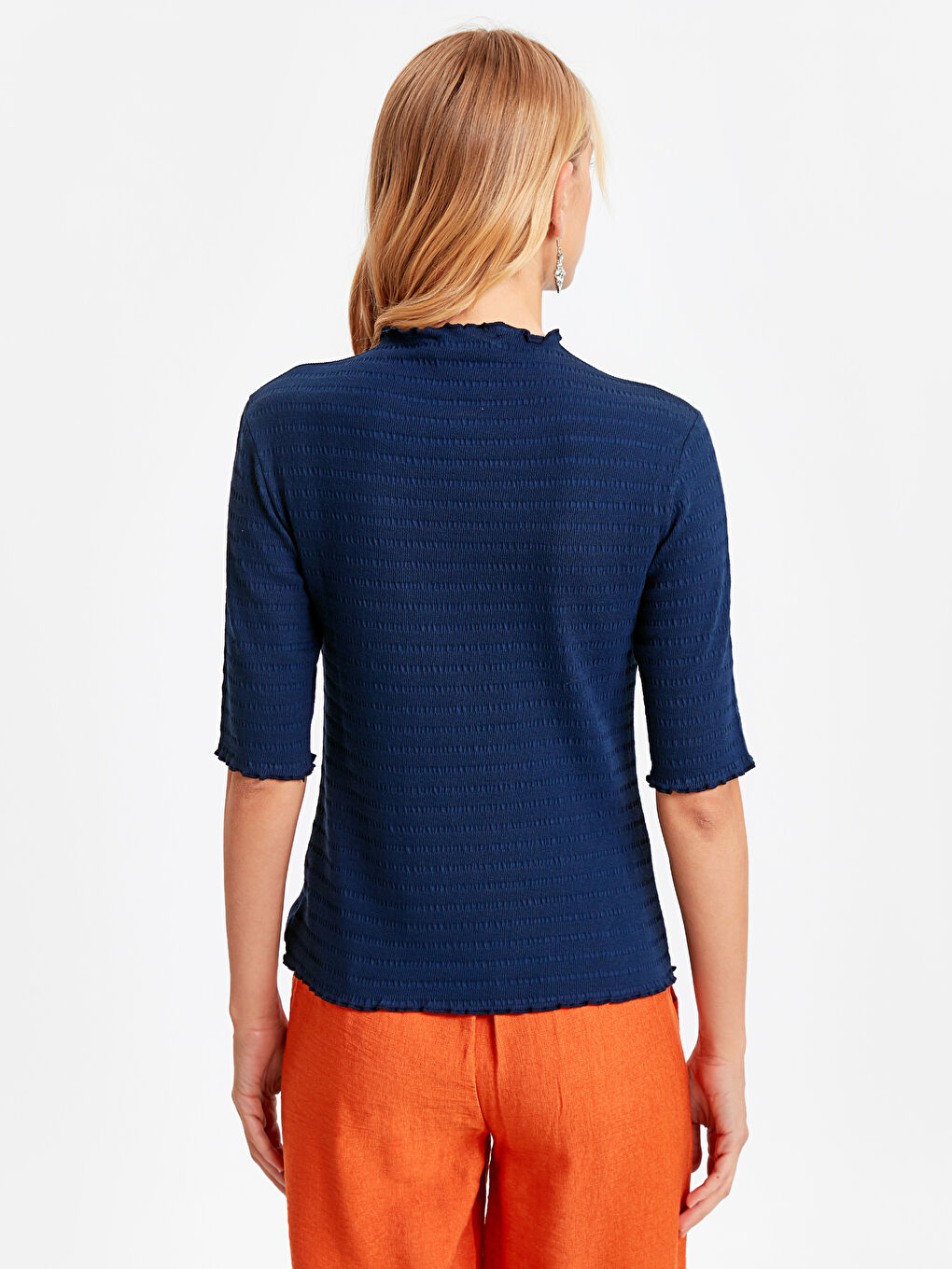 Lacivert Dik Yaka Kendinden Desenli Kısa Kollu Kadın Tişört-1