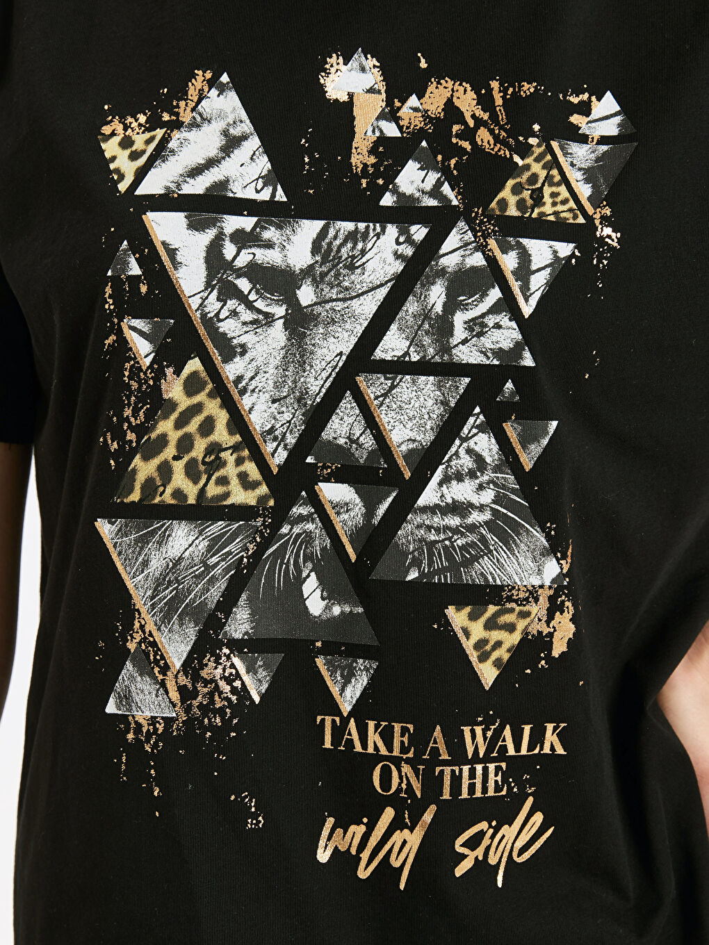 Siyah U Yaka Kısa Kollu Kadın Tişört-3