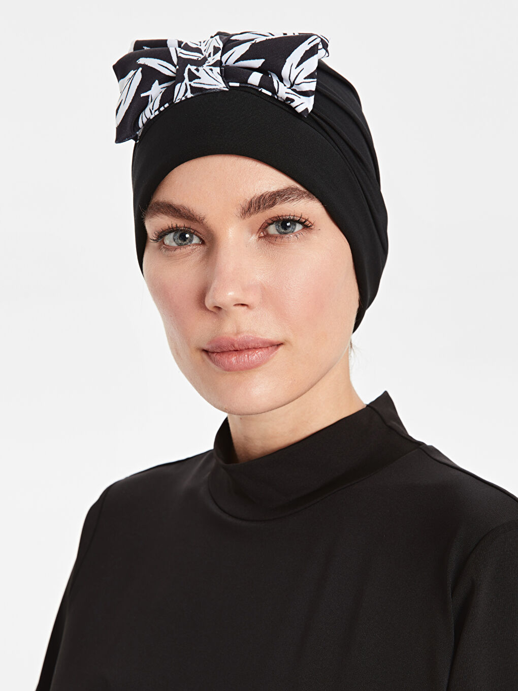 Siyah Tesettür Yüzme Bonesi