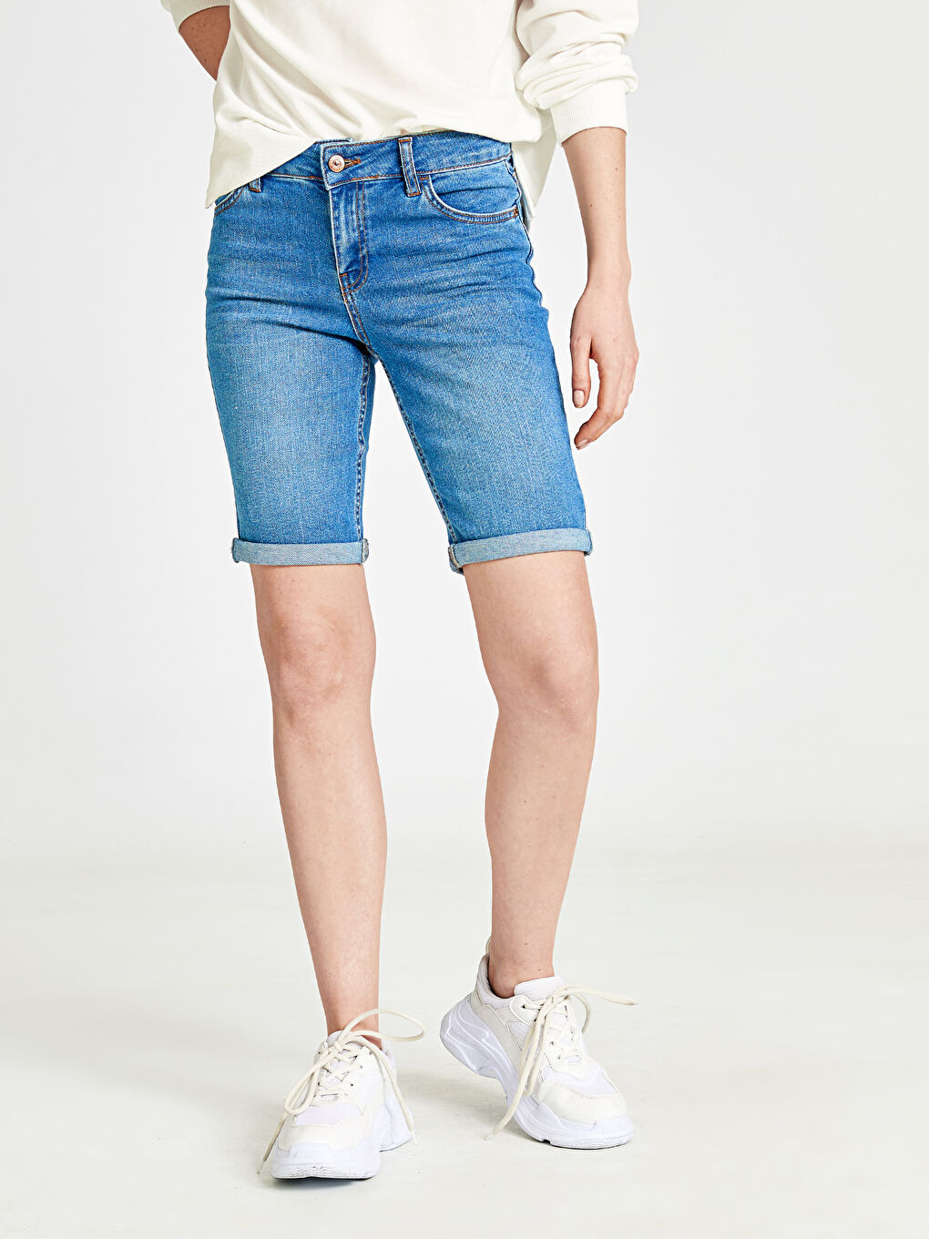 Κανονική Μέση Τζιν Σορτς με Λεπτομέρειες Τσέπης για Γυναίκες-2