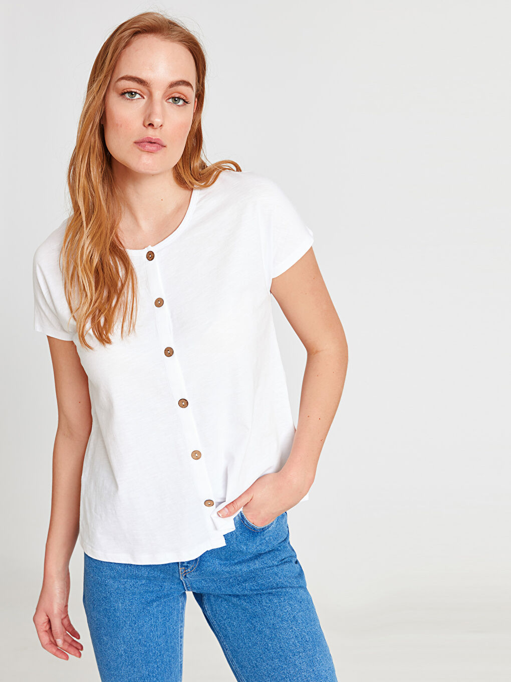 Beyaz Önü Düğmeli Kısa Kollu Kadın Pamuklu Tişört