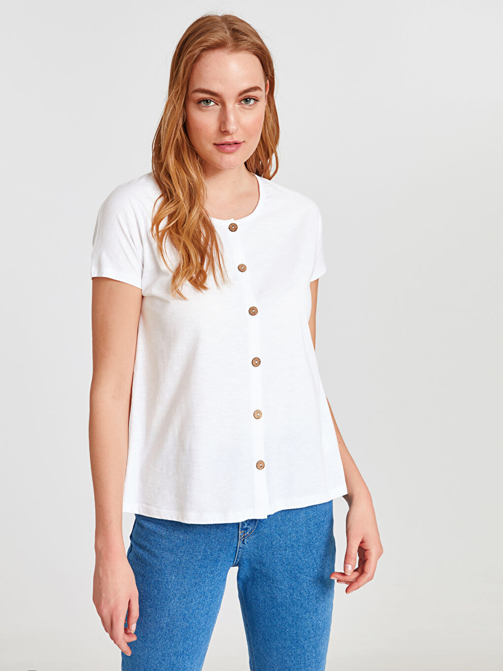 Beyaz Önü Düğmeli Kısa Kollu Kadın Pamuklu Tişört-1