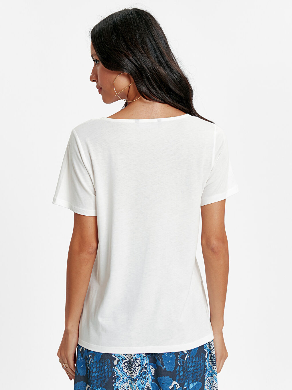 Ekru V Yaka Kısa Kollu Kadın Tişört-1