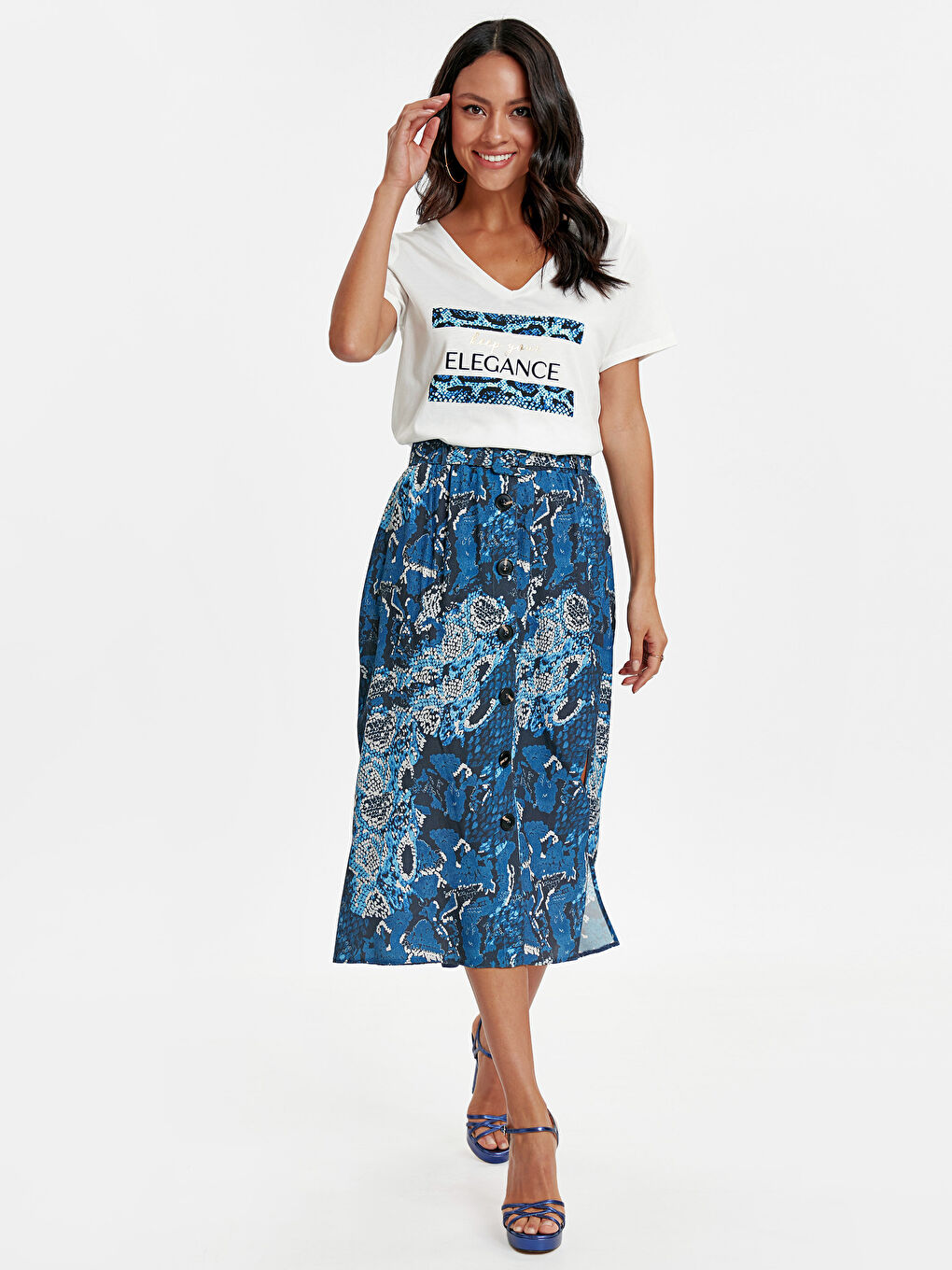 Ekru V Yaka Kısa Kollu Kadın Tişört-2