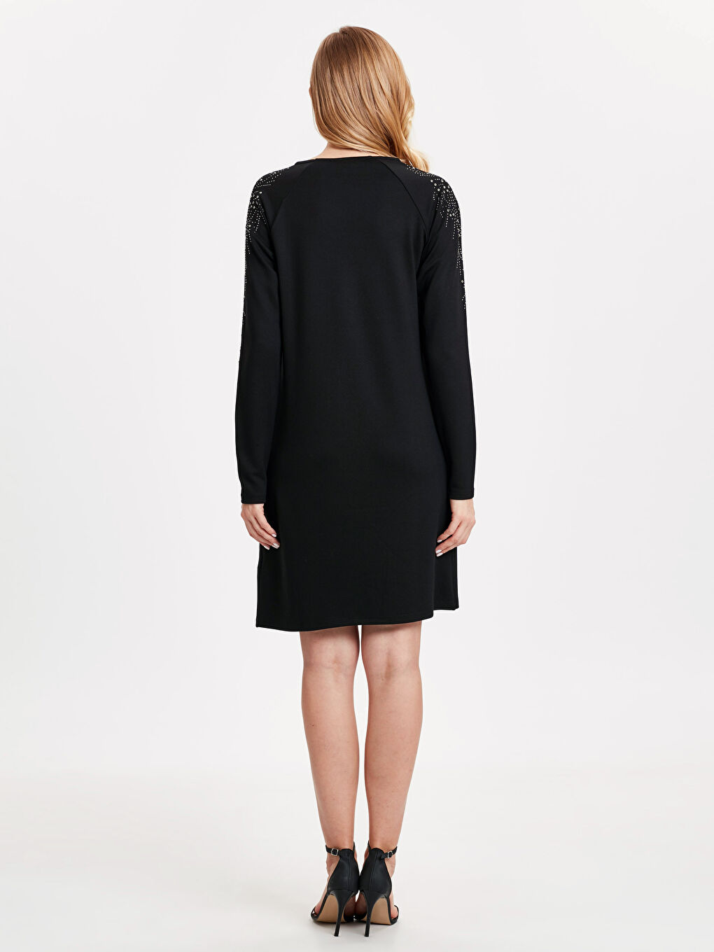 CRNA haljina Žena-1