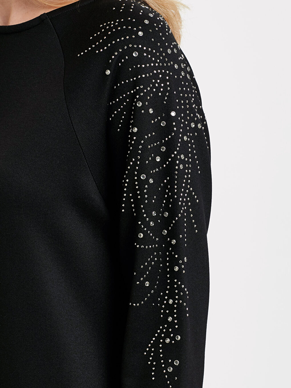 CRNA haljina Žena-2