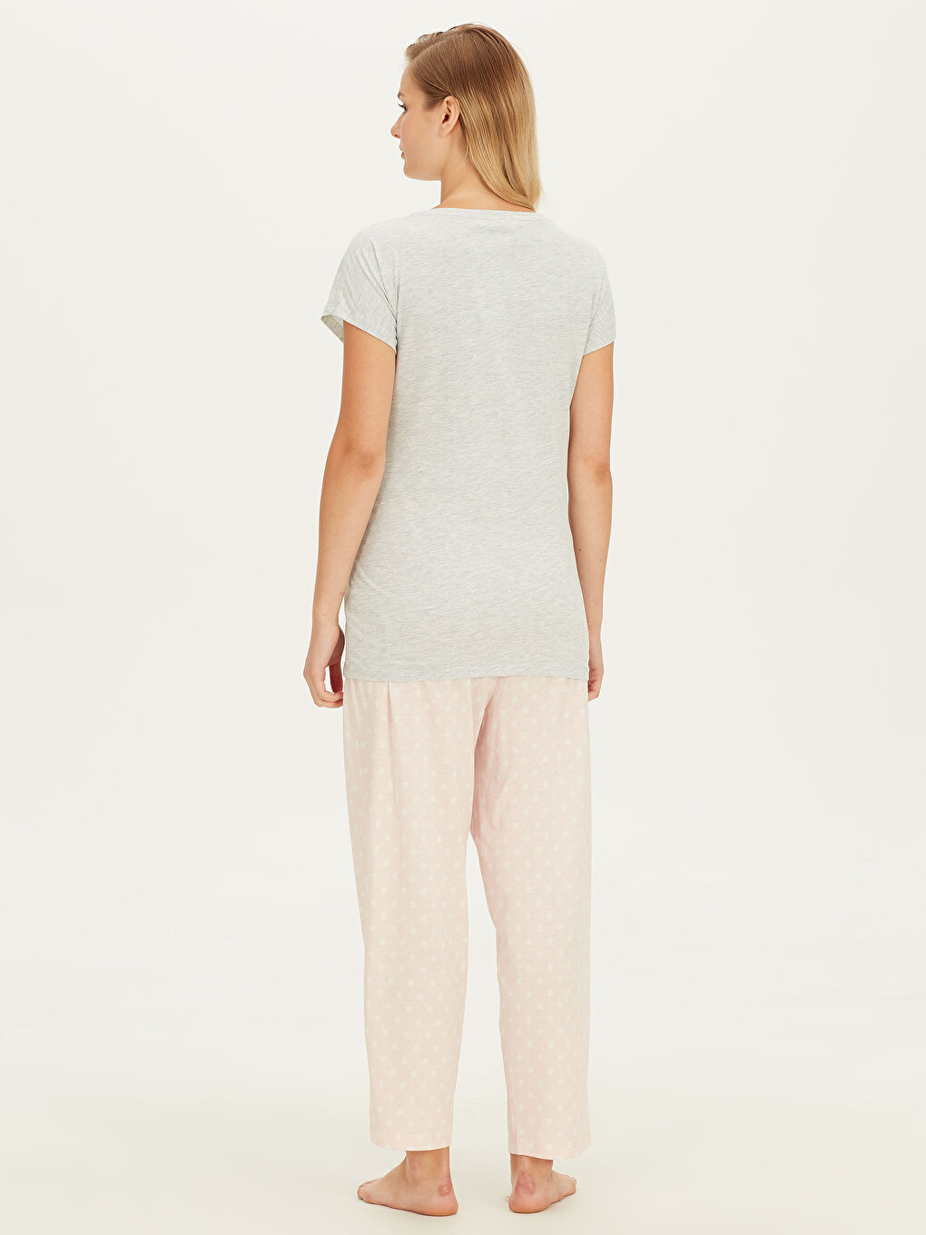 Pembe Bisiklet Yaka Standart Fit Kısa Kollu Penye Kadın Kapri-4