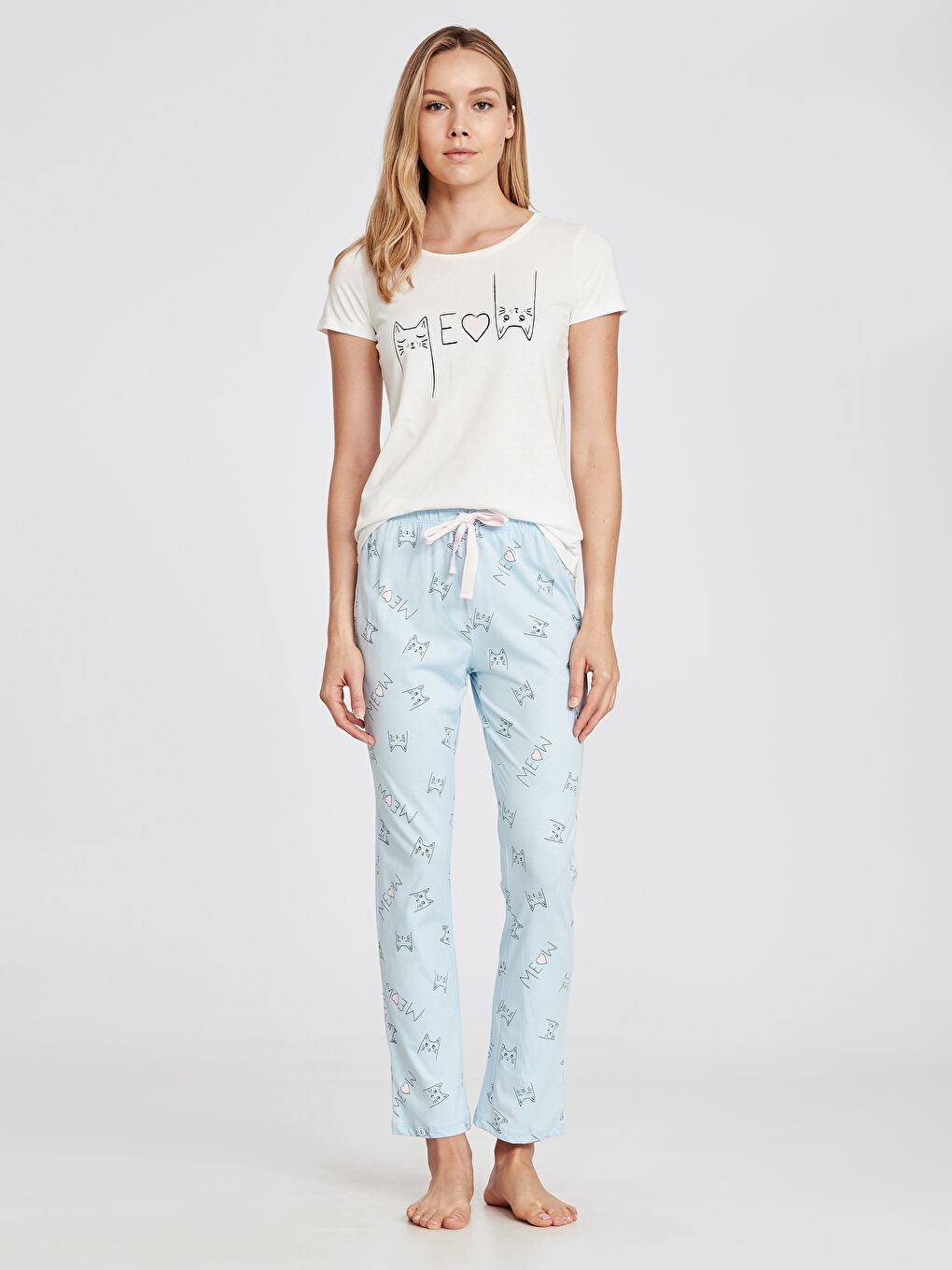 طقم بيجاما برقبة دائرية وكم قصير للسيدات-1