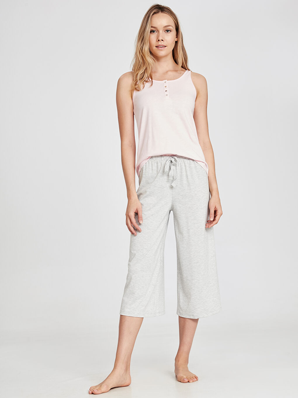 طقم بيجاما بدون أكمام بفتحة رقبة على شكل حرف V للسيدات-1