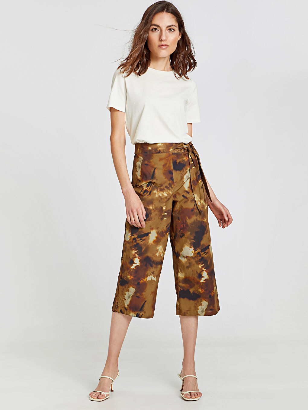 Woman YELLOW Capri Trousers