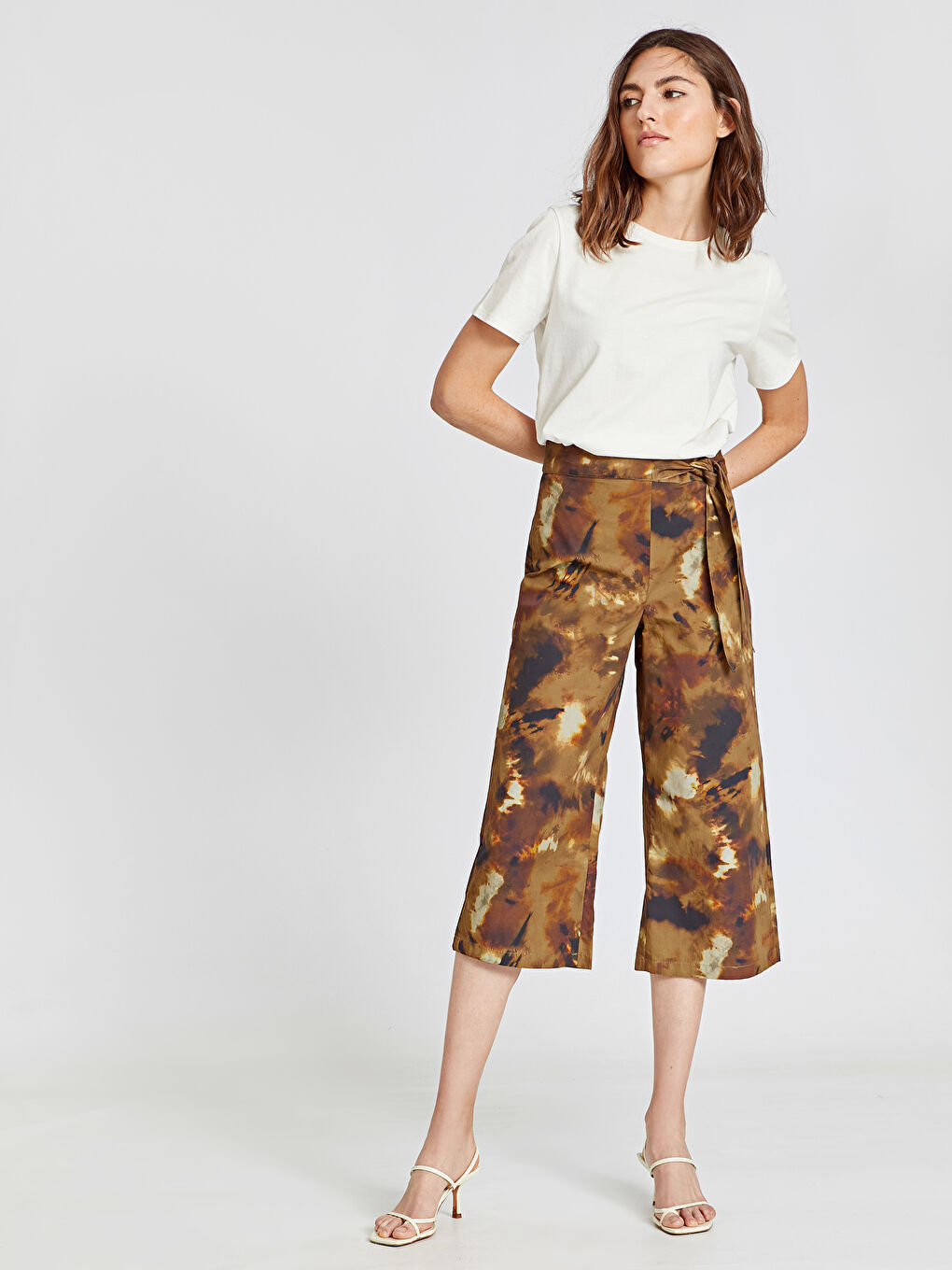 Woman YELLOW Capri Trousers-1