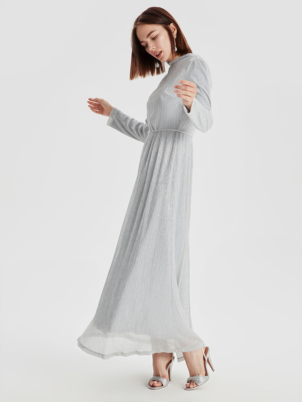 Gri Dik Yaka Düz Parlak Görünümlü Uzun Kollu Kadın Elbise