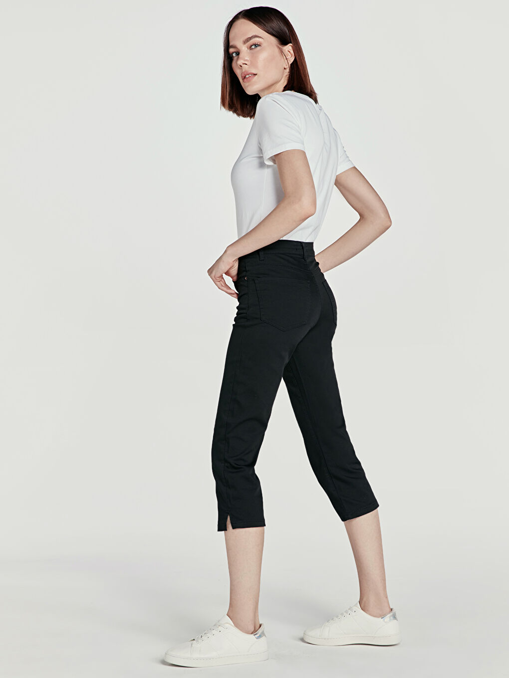 بنطلون كابري اسود نساء-1