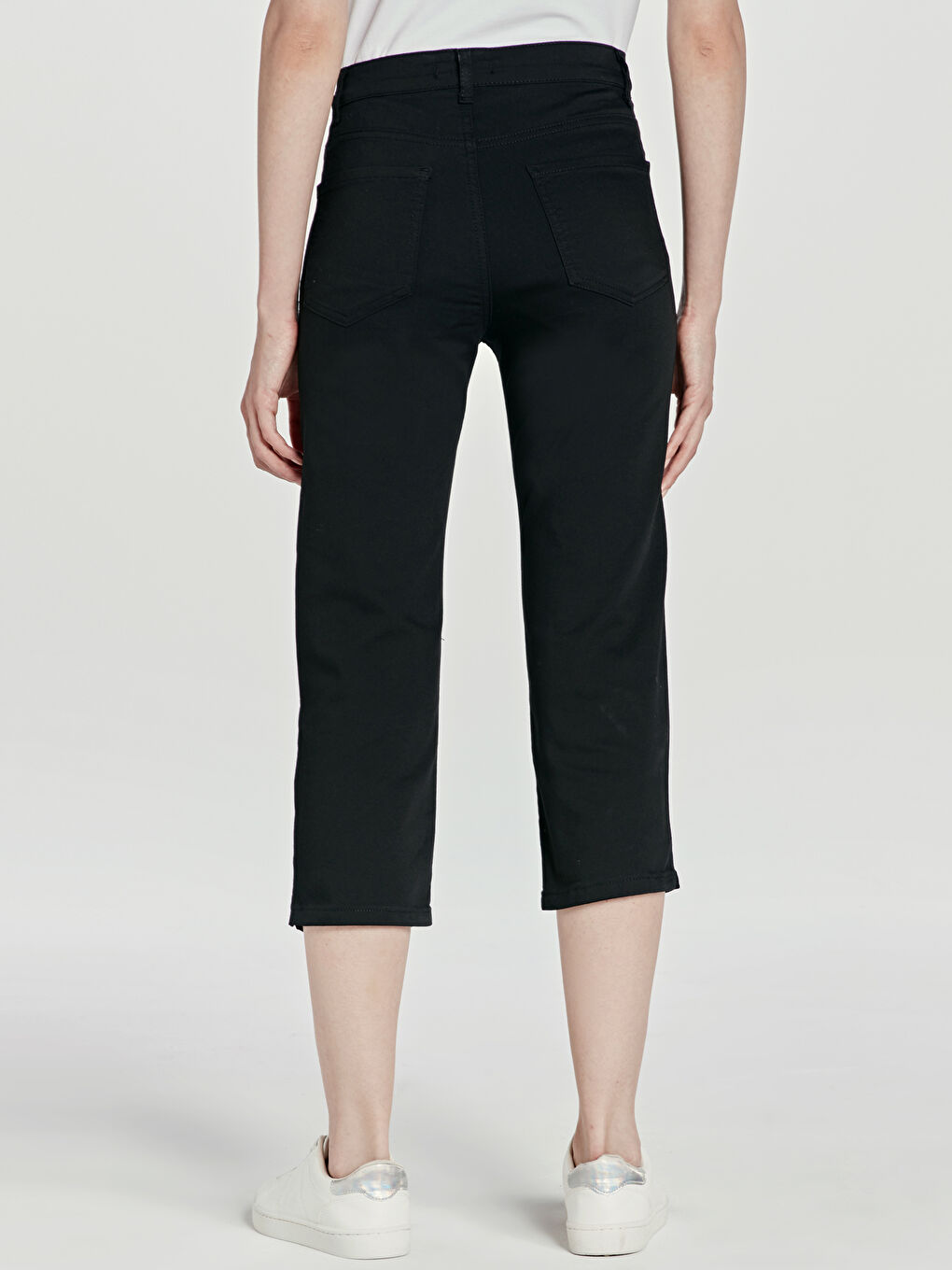 بنطلون كابري اسود نساء-2