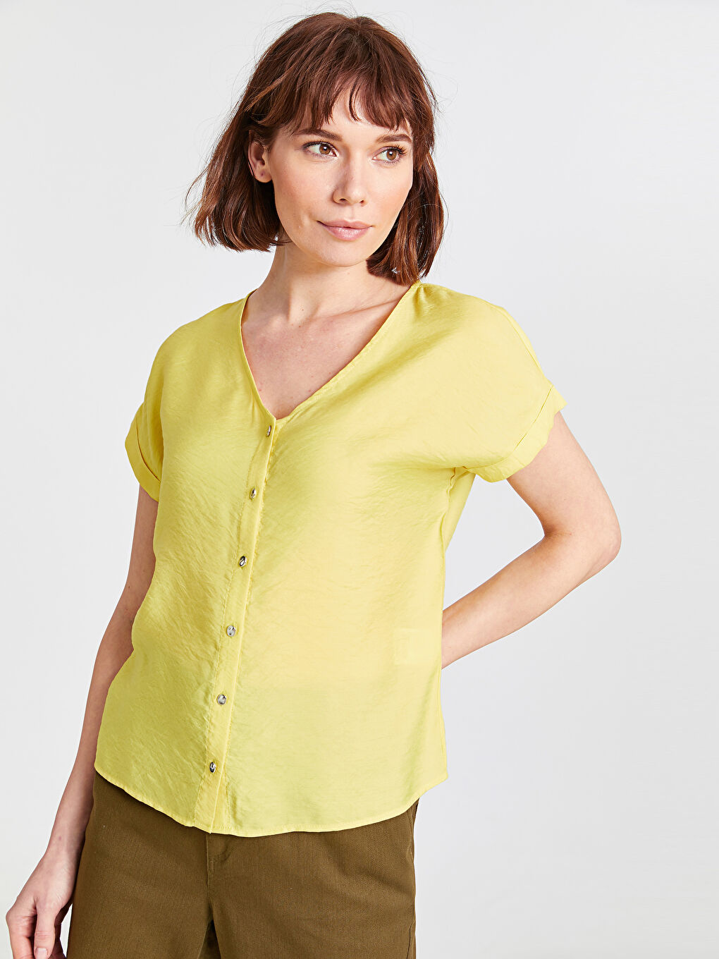 Sarı V Yaka Düz Kısa Kollu Kadın Bluz-1