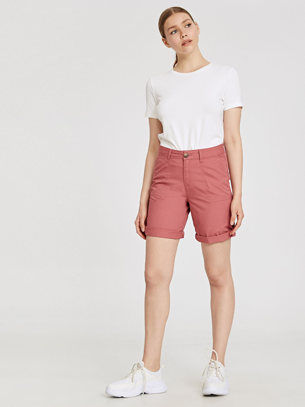 Pembe Standart Fit Gabardin Kadın Şort-1