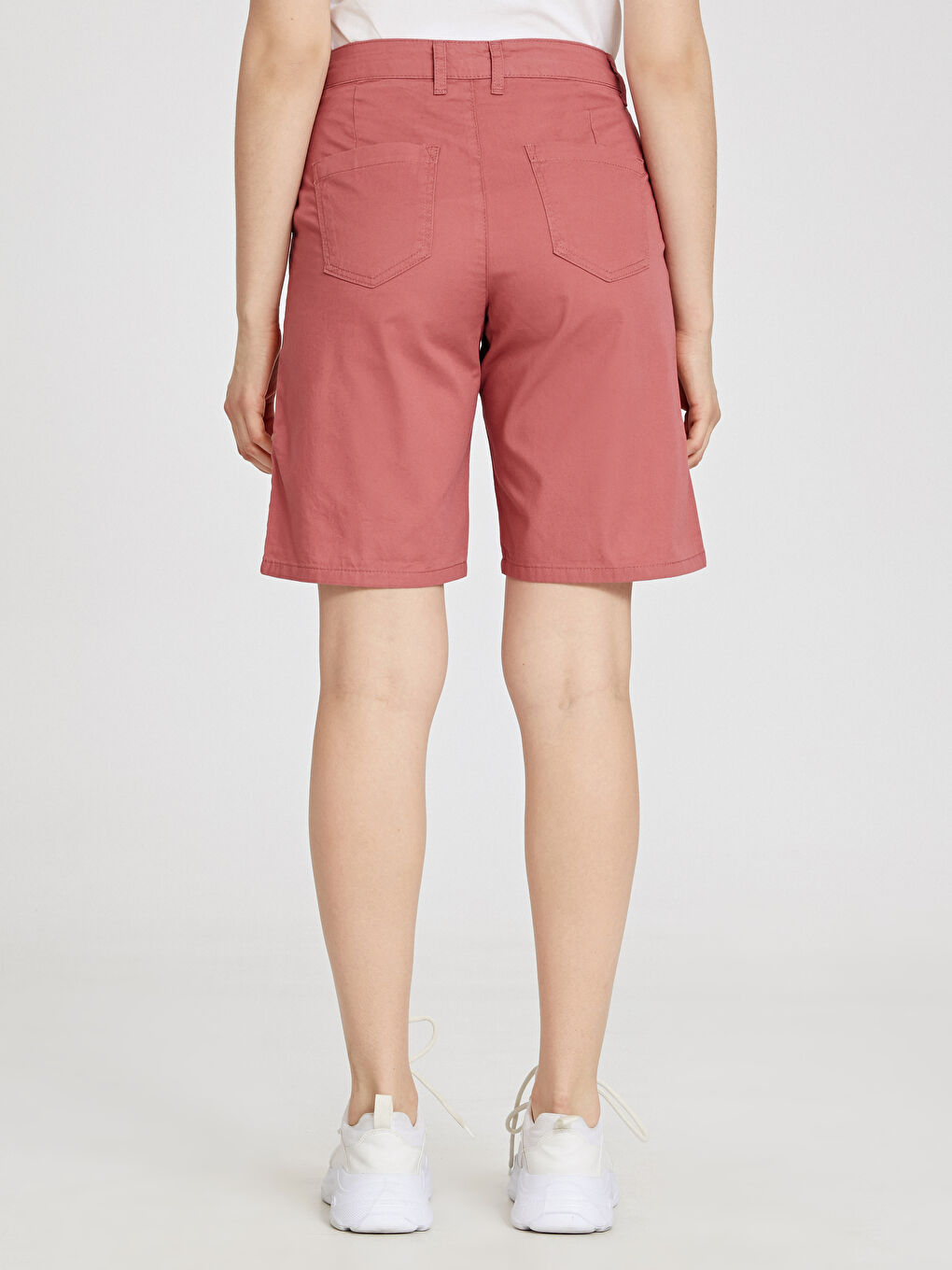 Pembe Standart Fit Gabardin Kadın Şort-3