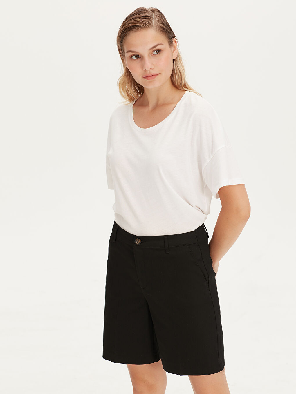 سراويل برمودا مستقيمة بوسط عالي للسيدات-1