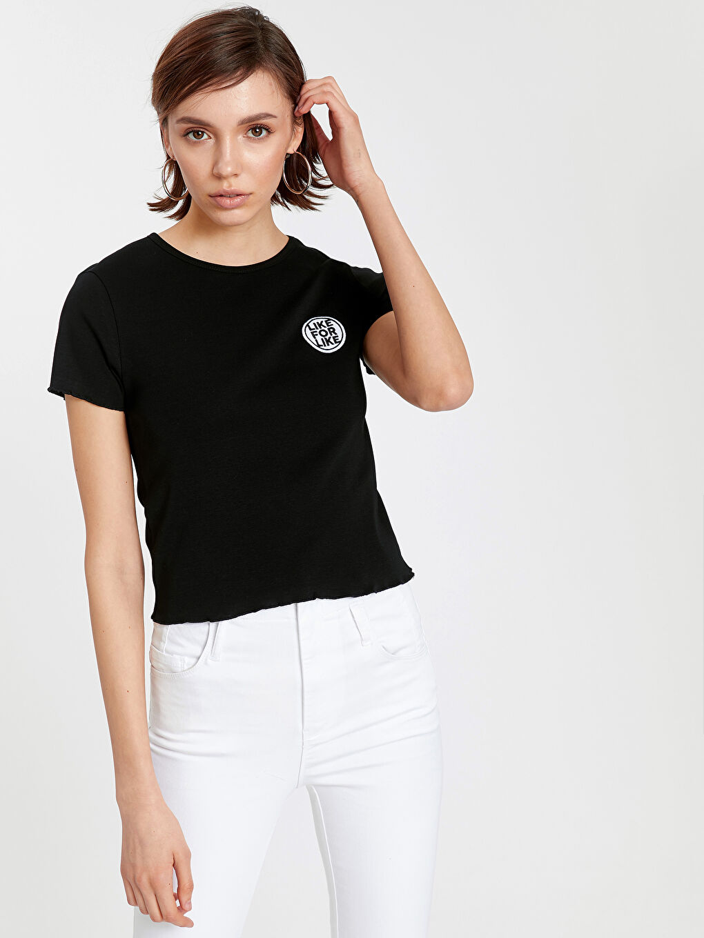 Siyah U Yaka Kısa Kollu Kadın Tişört-1