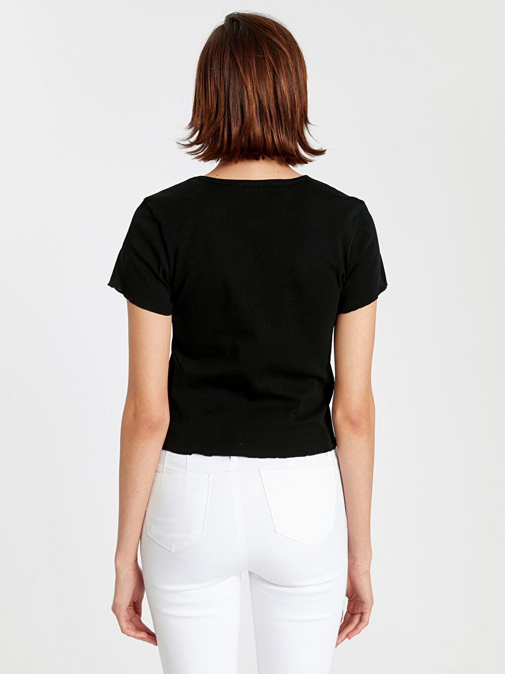 Siyah U Yaka Kısa Kollu Kadın Tişört-2