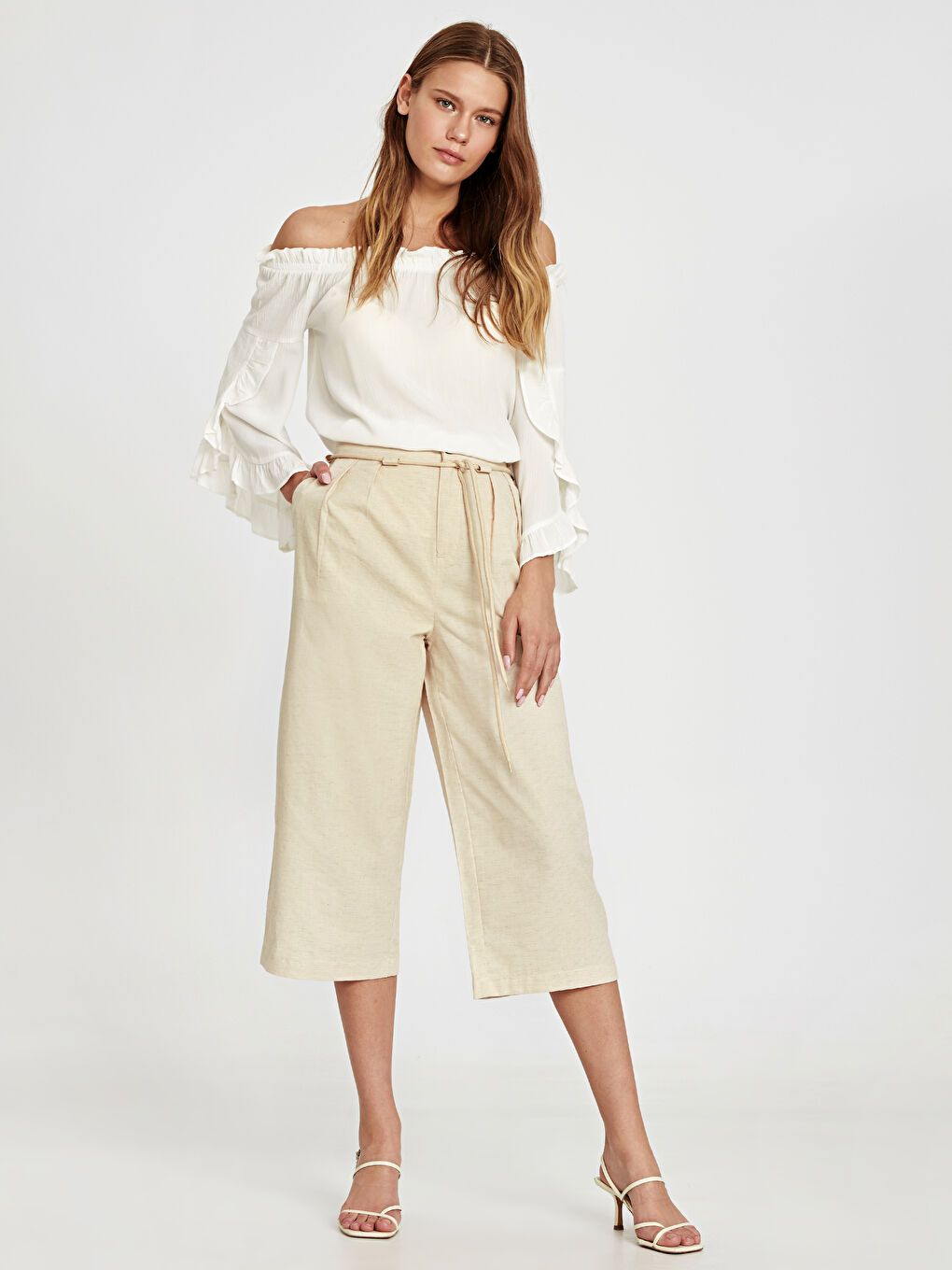 Ekru Standart Fit Kadın Kapri Pantolon-1