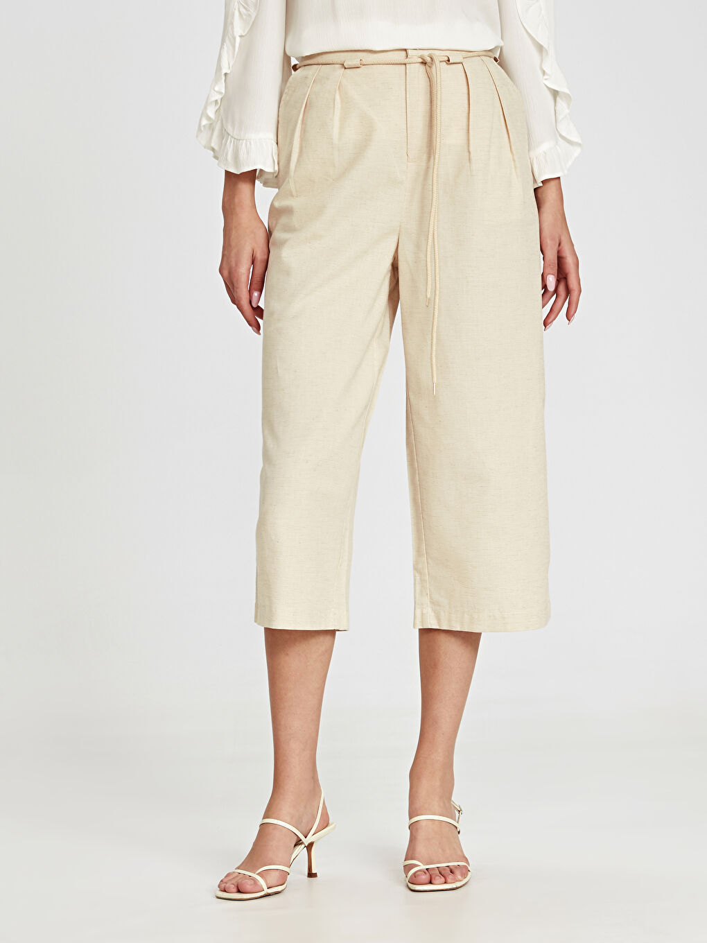 Ekru Standart Fit Kadın Kapri Pantolon-3