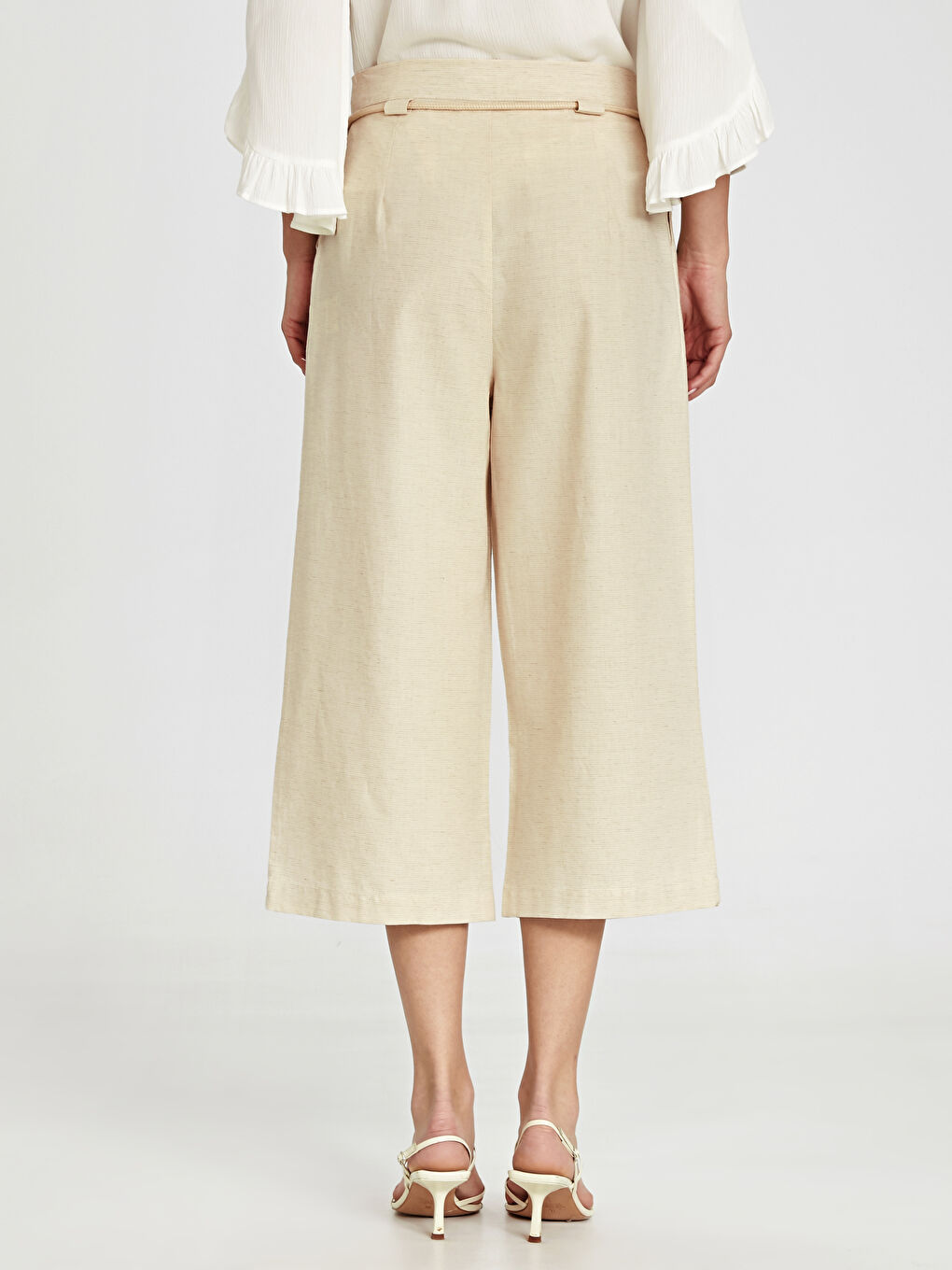 Ekru Standart Fit Kadın Kapri Pantolon-4