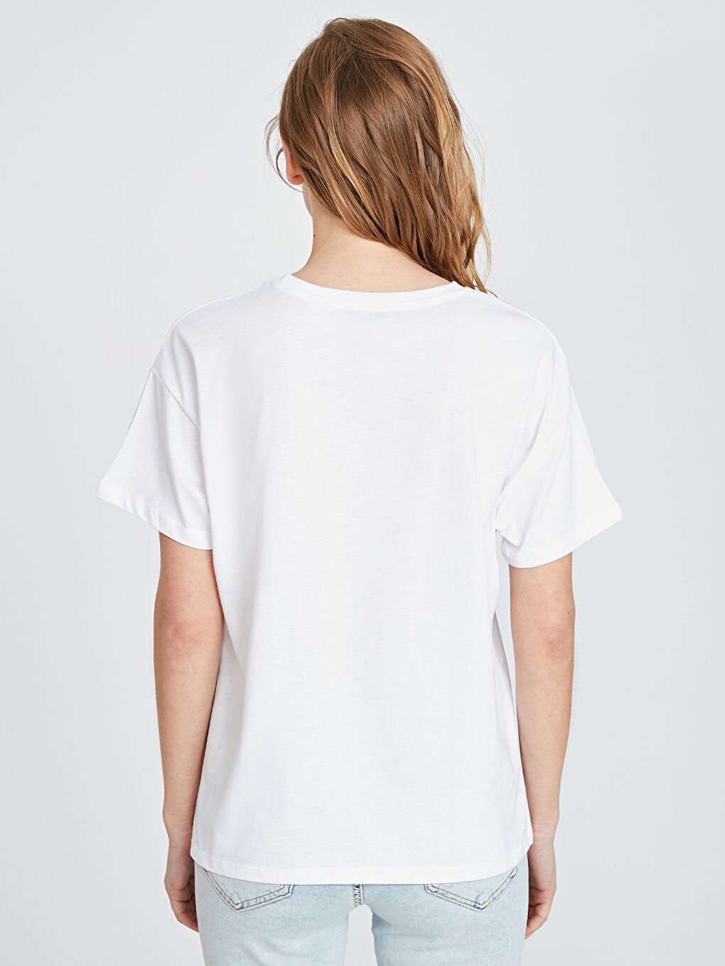 Beyaz Bisiklet Yaka Taş Devri Baskılı Kısa Kollu Kadın Tişört-2