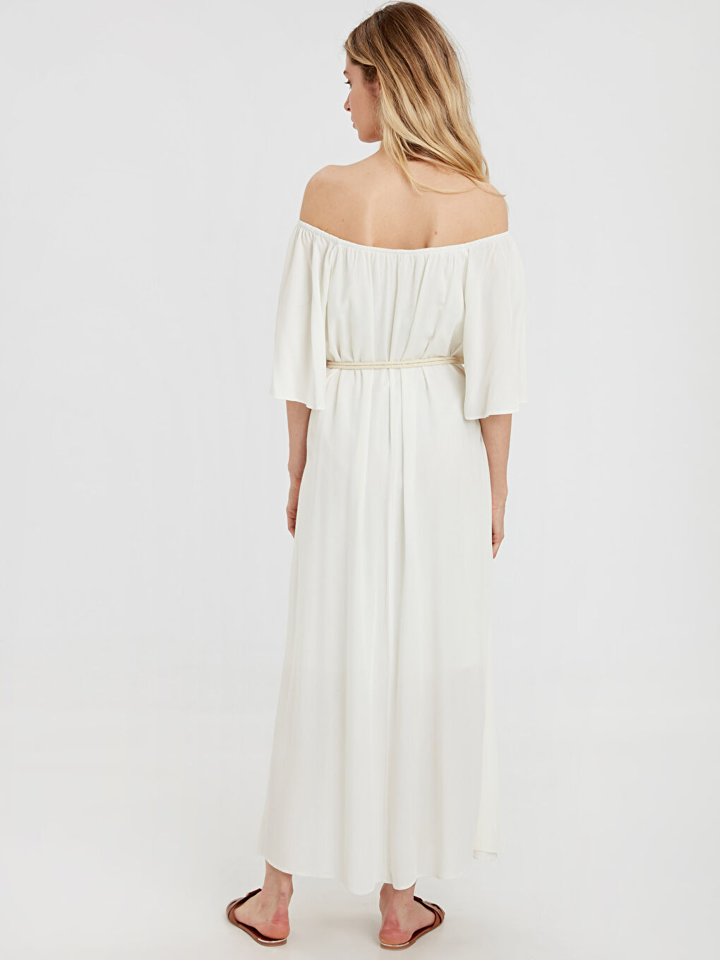 Haljina za Žene od Viskoze sa Širokim Izrezom i Standardnim Krojem-1