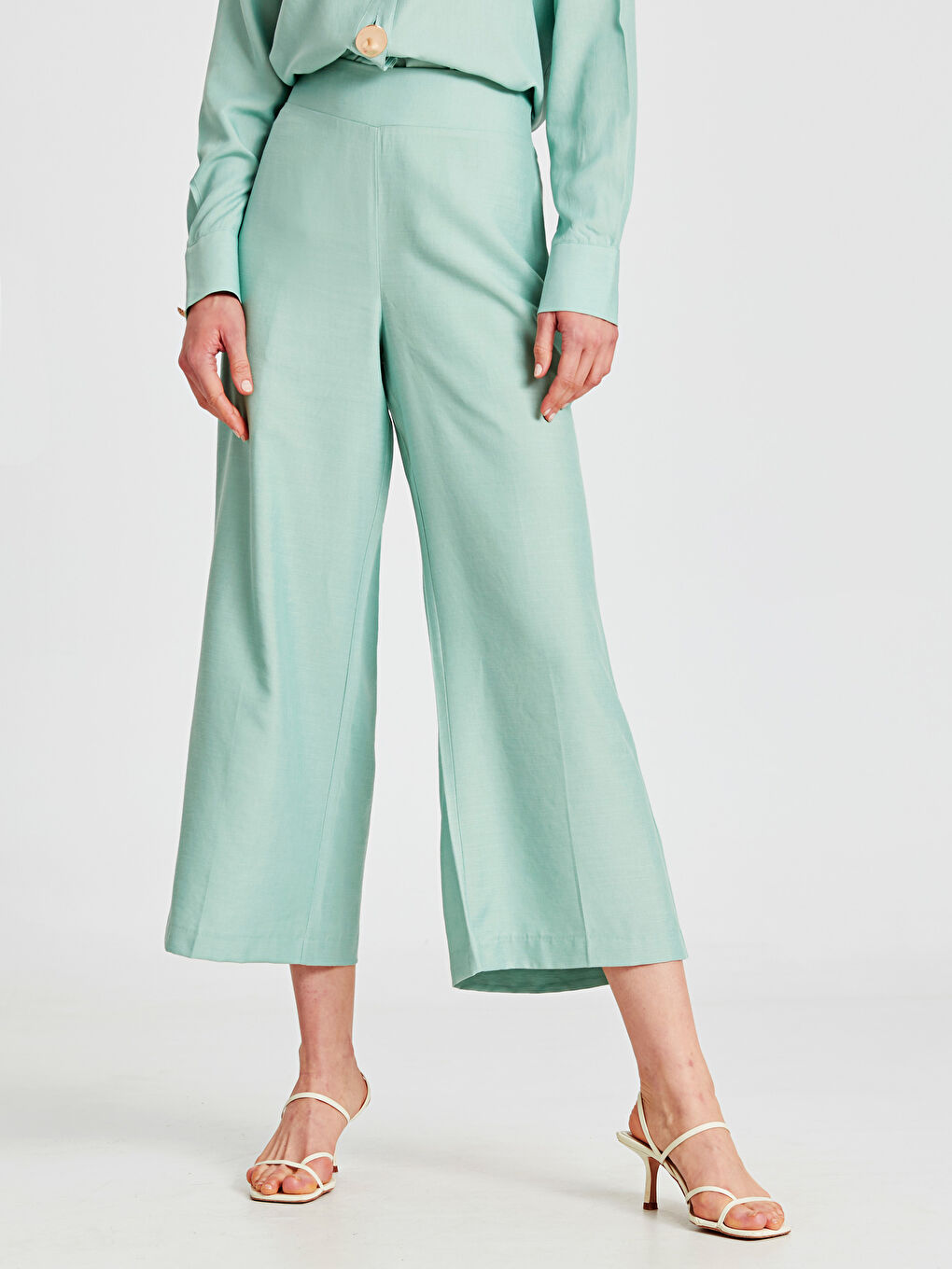 LCWAIKIKI Classic Comfortable Fit Women's Trousers -9SR268Z8-FKS